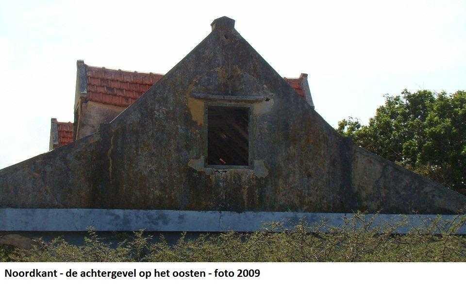 18. Noordkant achtergevel op het oosten 2009